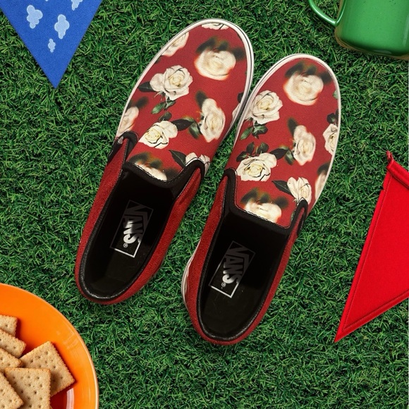 VANS Slip-On Romantic Floral Chili Pepper - Picture 2 of 16